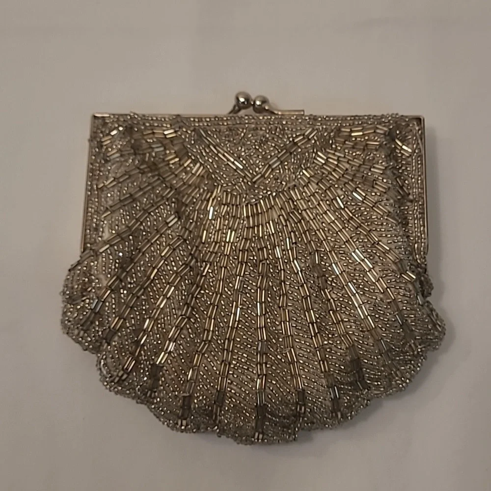 Vintage Shell Shaped Beaded Bag with Satin Lining Long Silver Tone Chain - Picture 3 of 13